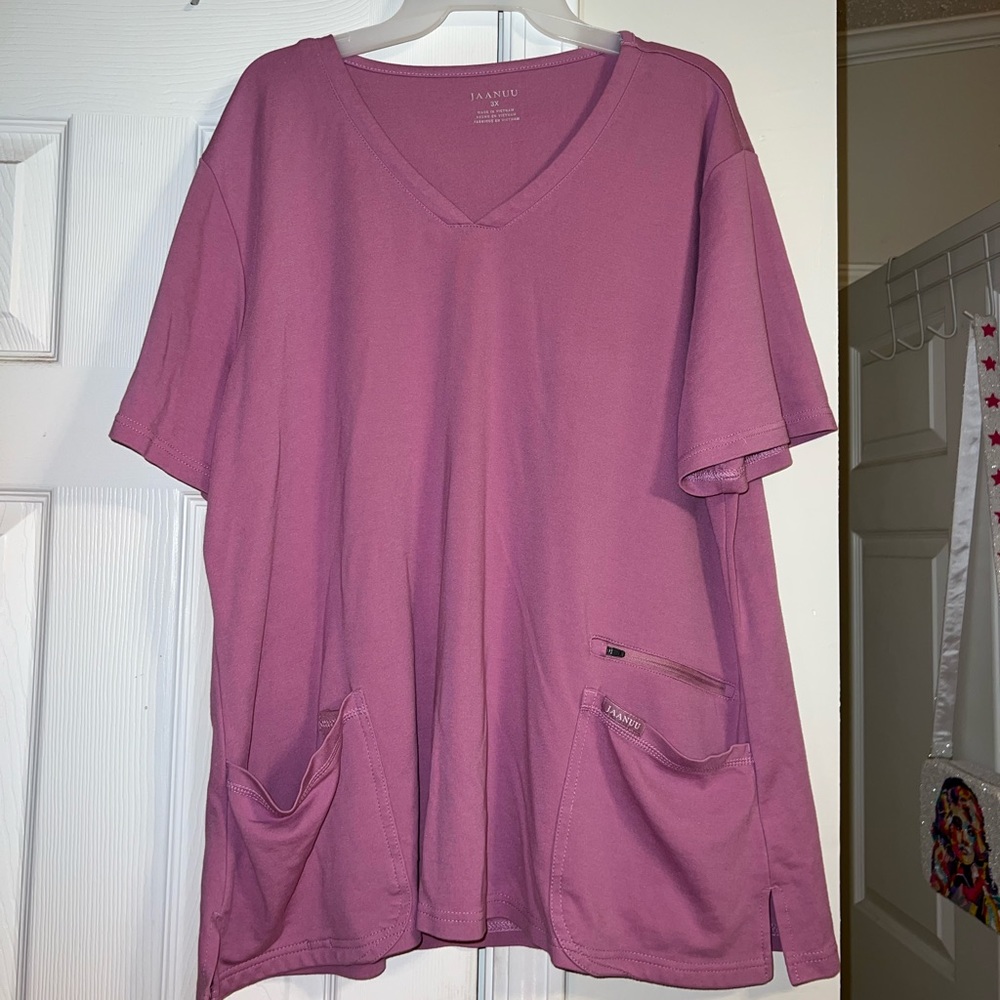 WOMENS PLUS Jaanuu 4-Pocket V-Neck Top + 10-Pocket Jogger Scrub Set